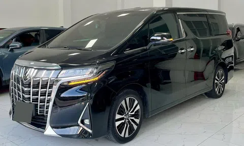 MPV ‘chủ tịch’ Toyota Alphard 2021 rao bán với giá sốc sau 3 năm lăn bánh