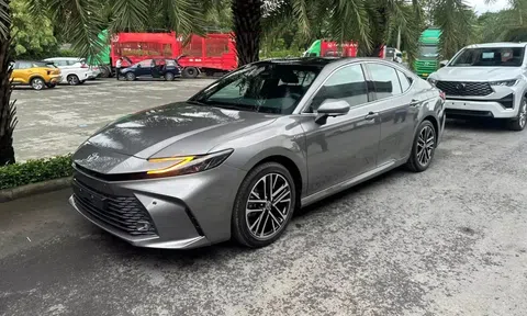 Toyota Camry 2025 xuất hiện trước thềm VMS 2024: Nhiều trang bị hiện đại kèm động cơ hybrid