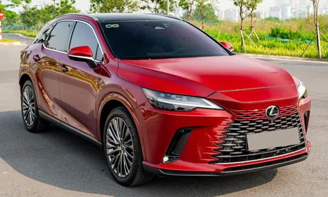 SUV hạng sang Lexus RX 350 2023 rao bán với giá bao nhiêu sau 1 năm lăn bánh?