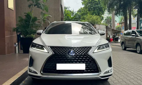 Lăn bánh 2 năm, xe 'siêu tiết kiệm xăng' Lexus RX 450h 2022 bán lại với giá ngỡ ngàng