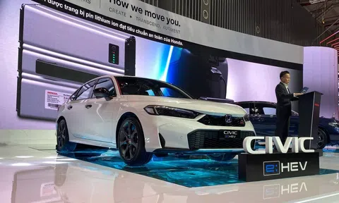 Honda Civic facelift đổ bộ VMS 2024, thêm bản hybrid đấu Toyota Corolla Altis