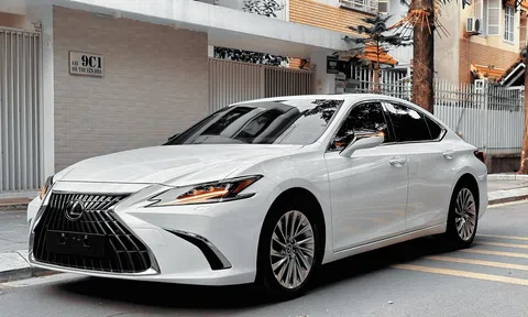 Sedan 7 chỗ hạng sang Lexus ES 250 2022 giữ giá khó tin sau 2 năm lăn bánh