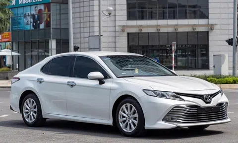 Ngỡ ngàng giá bán của Toyota Camry 2020 sau 4 năm sử dụng