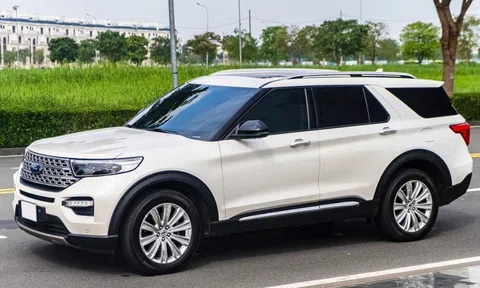 SUV cỡ lớn Ford Explorer 2021 lăn bánh 3 năm rao bán với giá khó tin