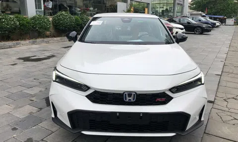 Honda Civic bản nâng cấp đã về đại lý, giá bán thực tế không kèm 'lạc'