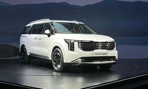 Kia Carnival 2024 'bán chạy như tôm tươi', khách hàng phải chờ 1 năm mới có xe