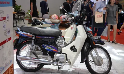 Cận cảnh Honda Super Dream nguyên bản gần 30 năm tuổi tại VMS 2024