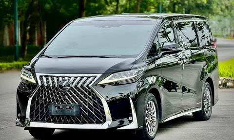 MPV hạng sang Lexus LM 300h 2020 lăn bánh 4 năm được chủ nhân bán lại với giá khó tin