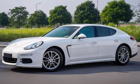 Lăn bánh hơn 1 thập kỷ, Porsche Panamera 2013 rao bán với giá ngang Honda Accord