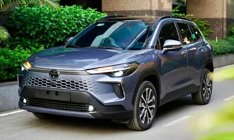 Bất ngờ giá bán của Toyota Corolla Cross 2024 ‘siêu lướt’ đầu tiên lên sàn xe cũ