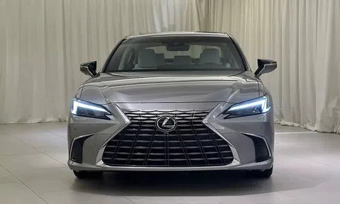 Lexus ES 2025 trình làng: Động cơ giữ nguyên, thêm màn hình giải trí cỡ lớn