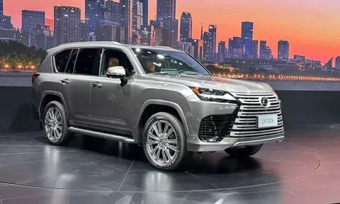 Lexus LX 700h chào sân thị trường hàng xóm với mức giá quy đổi gần 4,5 tỷ đồng