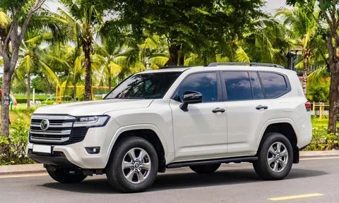 Lăn bánh 3 năm, SUV chủ tịch Toyota Land Cruiser 2021 rao bán đắt hơn cả xe mới