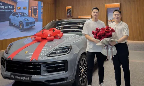 Mục sở thị Porsche Cayenne trị giá gần 6 tỷ đồng mà chân sút Bùi Hoàng Việt Anh vừa sở hữu