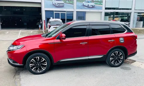 Sau 3 năm sử dụng, Mitsubishi Outlander 2021 lên sàn xe cũ với giá ngỡ ngàng