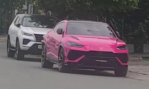 Lamborghini Urus Performante - Siêu SUV hiệu năng cao xuất hiện tại Việt Nam với màu sơn độc đáo