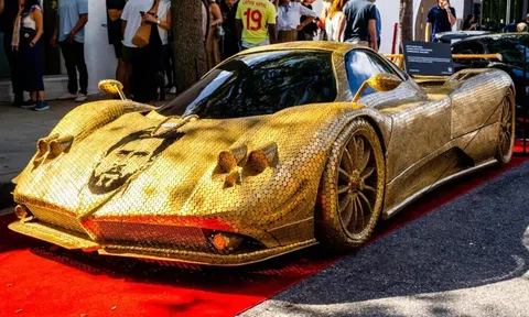 Chiêm ngưỡng Pagani Zonda độc bản sở hữu gương mặt “Messi” với 100.000 đồng xu vàng