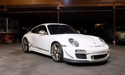 Chiếc Porsche 997 GT3 RS 2010 lăn bánh 14 năm lên sàn đấu giá với giá cao hơn xe mới