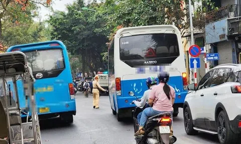 Thí điểm cấm toàn bộ ô tô từ 16 chỗ di chuyển vào khu vực Hoàn Kiếm từ ngày mai