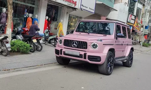 Mục sở thị Mercedes-AMG G63 mang "lớp áo" hồng đặc biệt trên phố Hà Nội