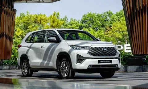 Toyota Innova Cross trở lại ngôi đầu phân khúc hybrid, Corolla Cross tụt hạng