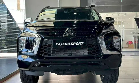 Mitsubishi Pajero Sport phiên bản chạy xăng bất ngờ được chào bán tại đại lý với số lượng hiếm hoi