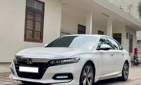 Rao bán Honda Accord 2019 rẻ hơn thị trường cả trăm triệu, chủ xe thừa nhận "đã đâm đụng"