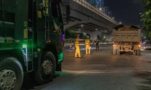 Hà Nội: Xử phạt nhiều xe chở quá tải, tài xế "mù tịt" giấy tờ vì... chủ xe giữ