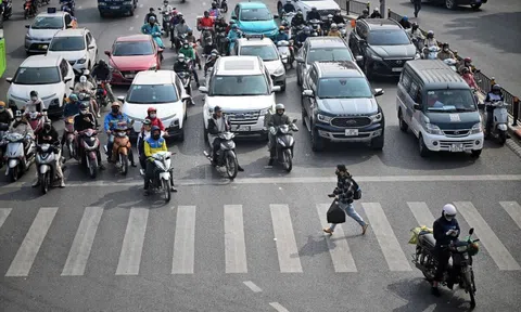 Dừng xe sai vị trí trước đèn đỏ, coi chừng mất 20 triệu đồng