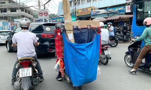 Chở hàng cồng kềnh che kín biển số, shipper 'khóc ròng' vì bị phạt tiền triệu