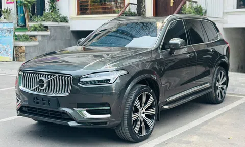 SUV hạng sang Volvo XC90 T8 2021 lăn bánh 4 năm tại Việt Nam lên sàn xe cũ với giá bao nhiêu?