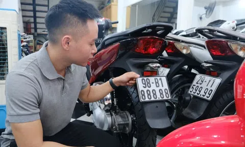Sốc: Biển số xe máy 50AA-888.88 trúng đấu giá kỷ lục hơn 1,4 tỷ đồng!