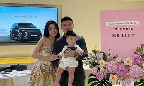 Vợ chồng Quang Hải - Chu Thanh Huyền tậu Land Rover có giá hơn 8 tỷ đồng