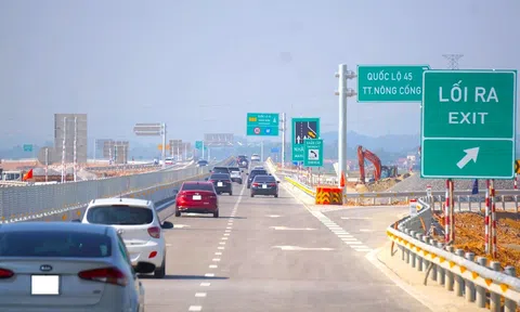 Tài xế lỡ đi quá lối ra trên cao tốc: Cách xử lý đúng luật và an toàn