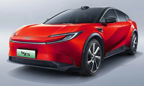 Toyota tung đòn phủ đầu với Tesla khi giá bán chỉ bằng một nửa