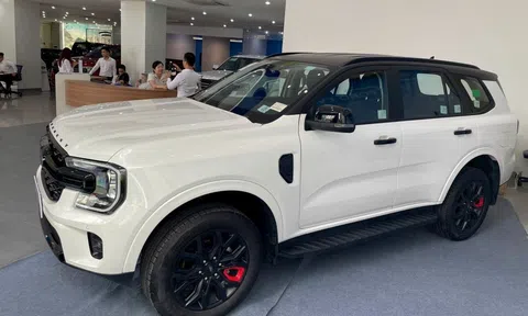 Ford Everest Sport bản đặc biệt đã có mặt tại đại lý, thêm nhiều chi tiết đen cá tính
