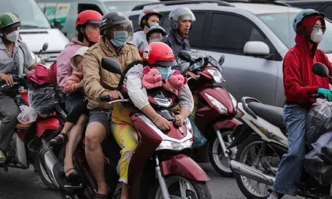 Khi nào được chở hai người trên xe máy mà không bị xử phạt?