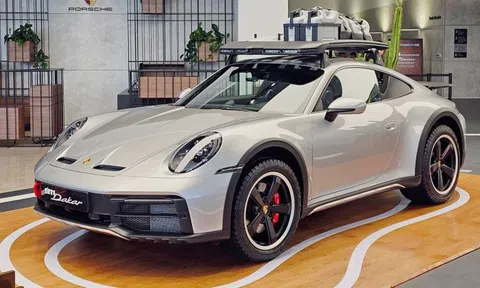 Hành trình vượt khổ của Porsche 911 Dakar đến từ Hải Phòng vượt địa hình 'lội bùn' 96km tại Lào