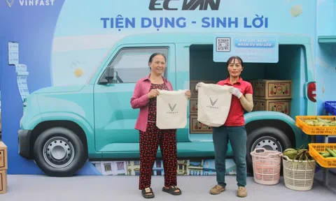 VinFast EC Van 'chiếm sóng' chợ đầu mối khiến giới tiểu thương xôn xao
