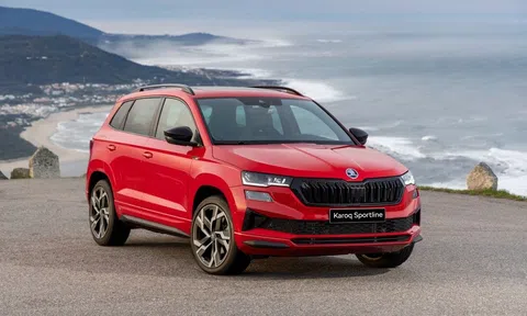 So sánh Skoda Karoq vừa nâng cấp với Honda CR-V: Lựa chọn gương mặt nào trong tầm giá 1,1 tỷ đồng?