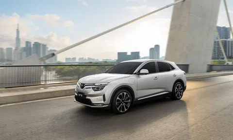 VinFast VF 8 chinh phục 2.000 km xuyên Việt: Chủ xe an tâm tuyệt đối nhờ hậu mãi số 1 thị trường