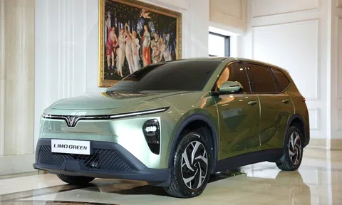 Mục sở thị VinFast Limo Green bản tiền thương mại: Đối thủ mới khiến Xpander và Innova Cross phải dè chừng