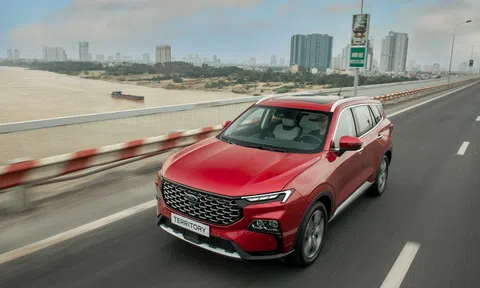 Ford Territory lần đầu bán chạy hơn Mazda CX-5, rộng cửa đứng đầu phân khúc SUV cỡ C chạy xăng