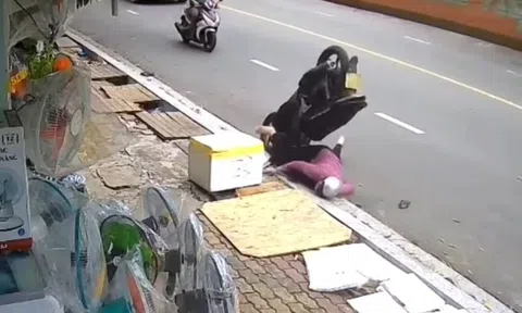 Bình Dương: Người phụ nữ lộn nhào vì miệng cống khiến dân mạng tranh cãi dữ dội