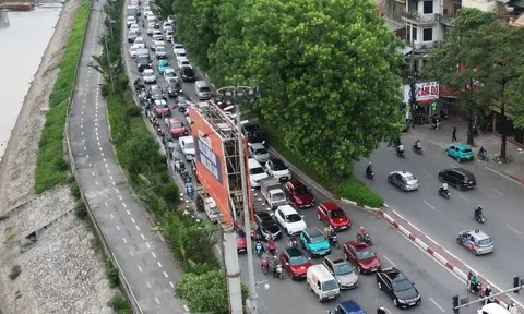 Lãng phí làn xe đạp dọc sông Tô Lịch: Có nên "nhường chỗ" cho xe máy?