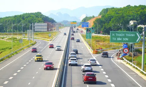 Chuyển làn đúng cách trên cao tốc để tránh bị phạt và trừ điểm bằng lái