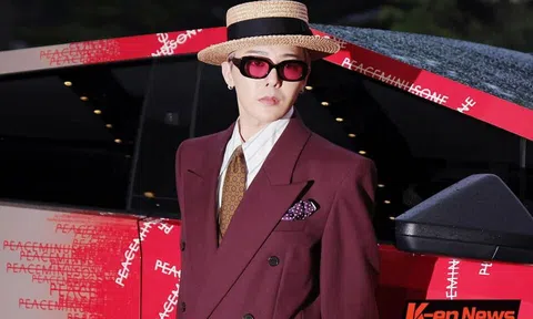 G-Dragon biến Cybertruck thành "siêu phẩm thời trang": Đỏ rực, logo Peaceminusone, giới hạn toàn cầu