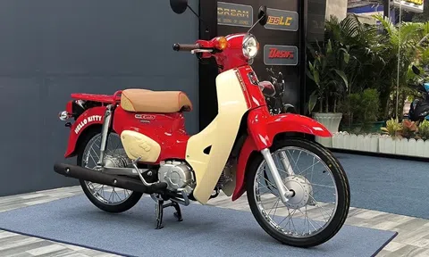 Cận cảnh Honda Super Cub 50 Hello Kitty về Việt Nam: Giá 150 triệu, đắt ngang SH 350i