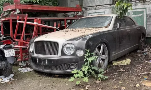 Góc khuất xe sang tại Việt Nam: Nhiều chiếc Bentley bạc tỷ hóa “phế tích” bên đường