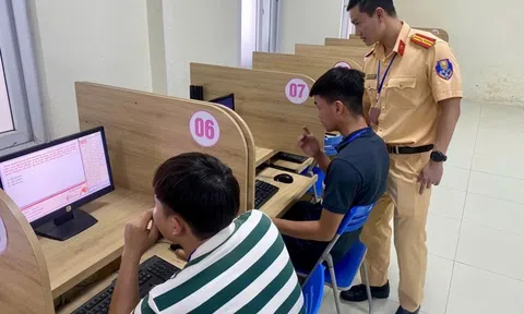 Chỉ hơn 44% người thi đỗ bằng lái sát hạch: Chuyện lạ đang diễn ra ở Hà Nội?